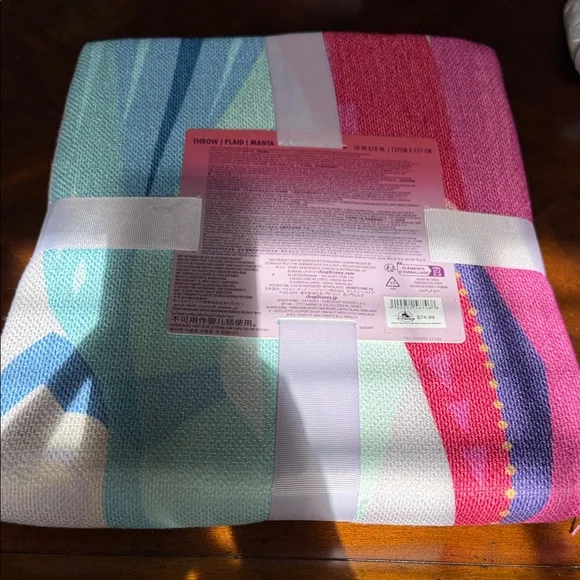 Disney Frozen Throw Blanket  with Anna and Elsa in Pink and Purple. NWT 50x70 - Picture 3 of 3